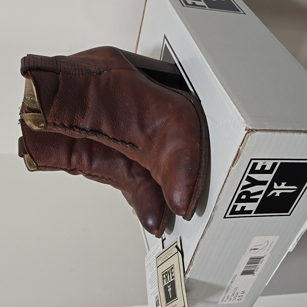 FRYE ILANA WHIPSTITCH DISTRESSED WESTERN COWBOY COGNAC ANKLE BOOTS BOOT 6.5 BOX - Picture 3 of 16